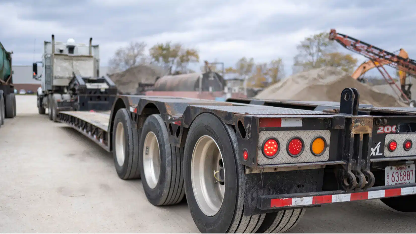 5 Reasons You Need Flatbed Carriers in Kansas City